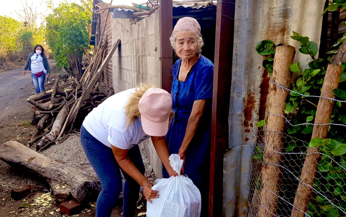 Despacho de la Primera Dama responde de manera inmediata y apoya con víveres a ancianos desamparados por sus familias despacho-de-la-primera-dama-responde-de-manera-inmediata-y-apoya-con-viveres-a-ancianos-desamparados-por-sus-familias